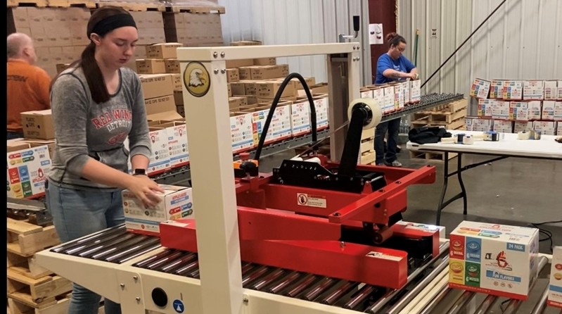 Stacking boxes on a pallet